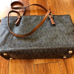 Michael Kors Jet Set Large Signature Top Zip Tote